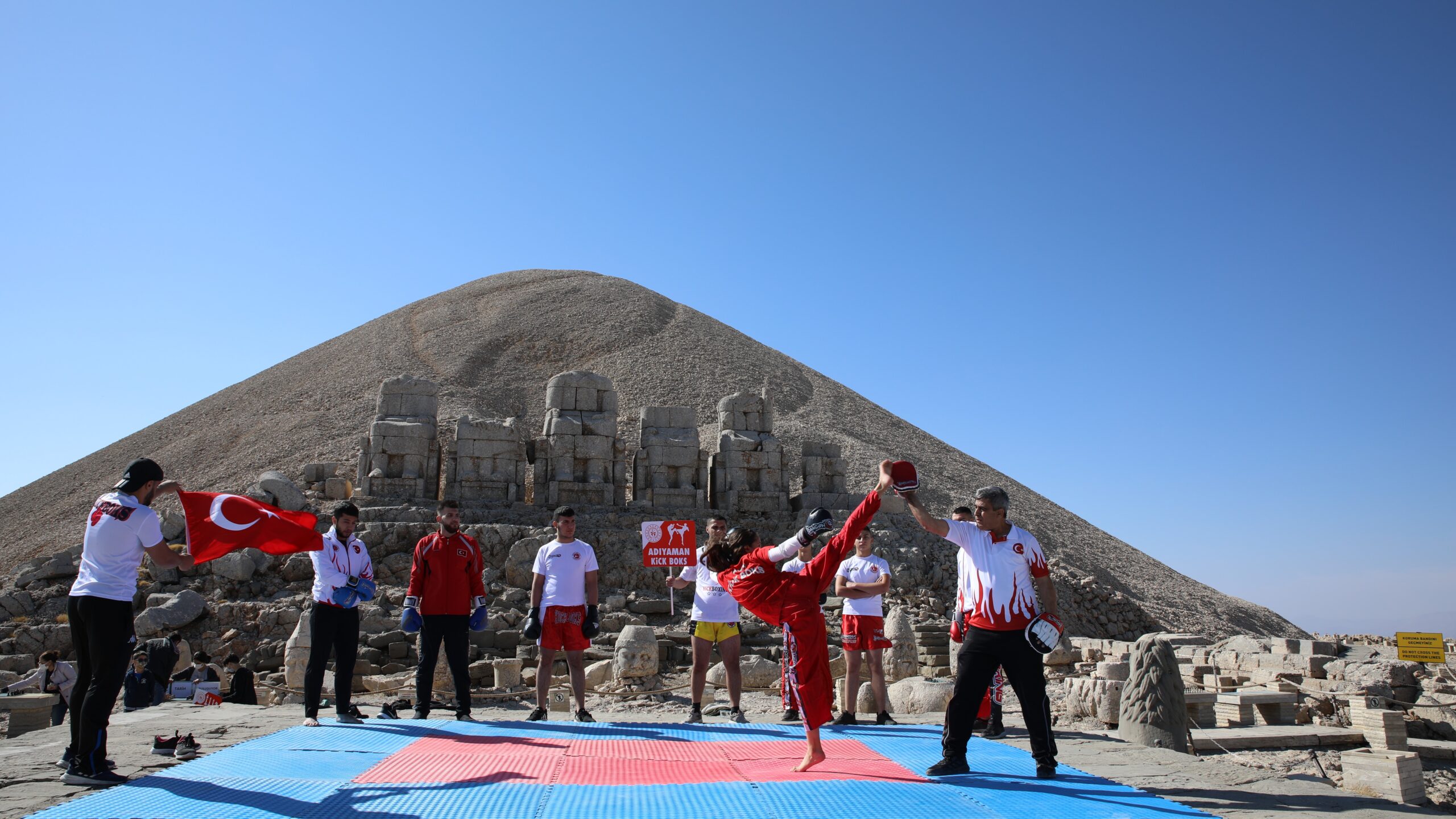 Nemrut Dağı'nda Kick Boks Gösterisi Büyüledi