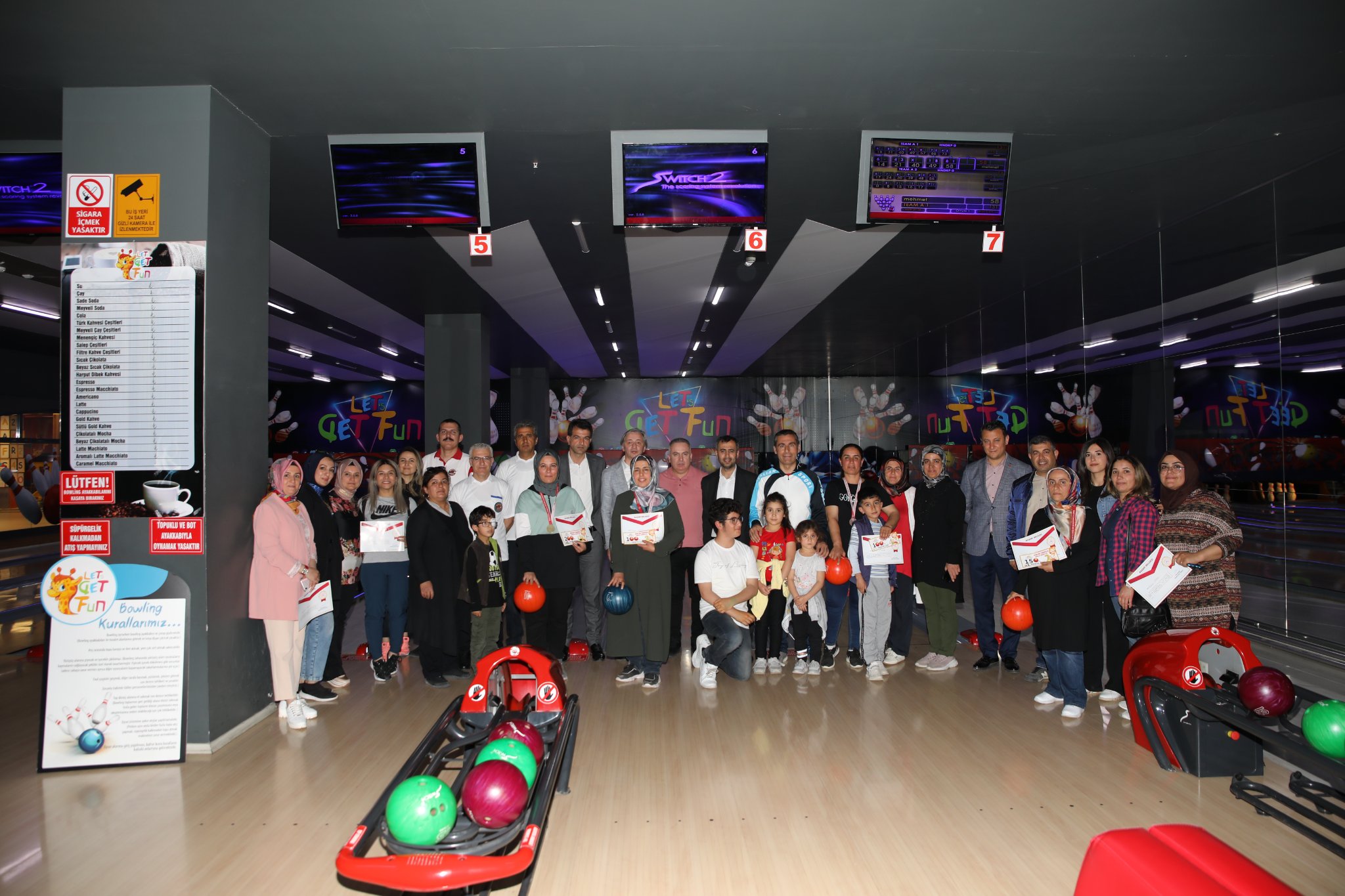 Anneleri Bowling Turnuvasında Bir Araya Getirdik