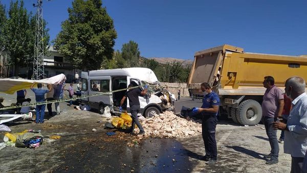 Kahta-Gerger Yolunda Kaza 1 ölü, 19 yaralı