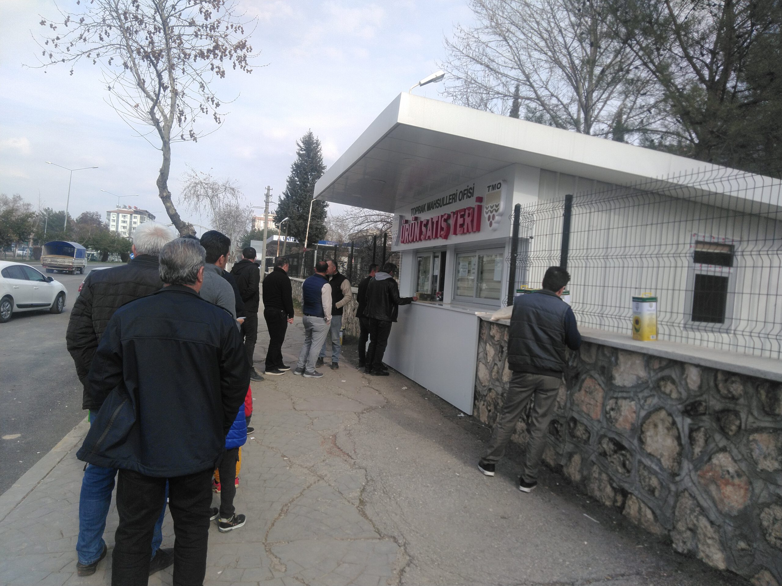 Vatandaşlar, Ucuz Yağ Kuyruğuna Girdi