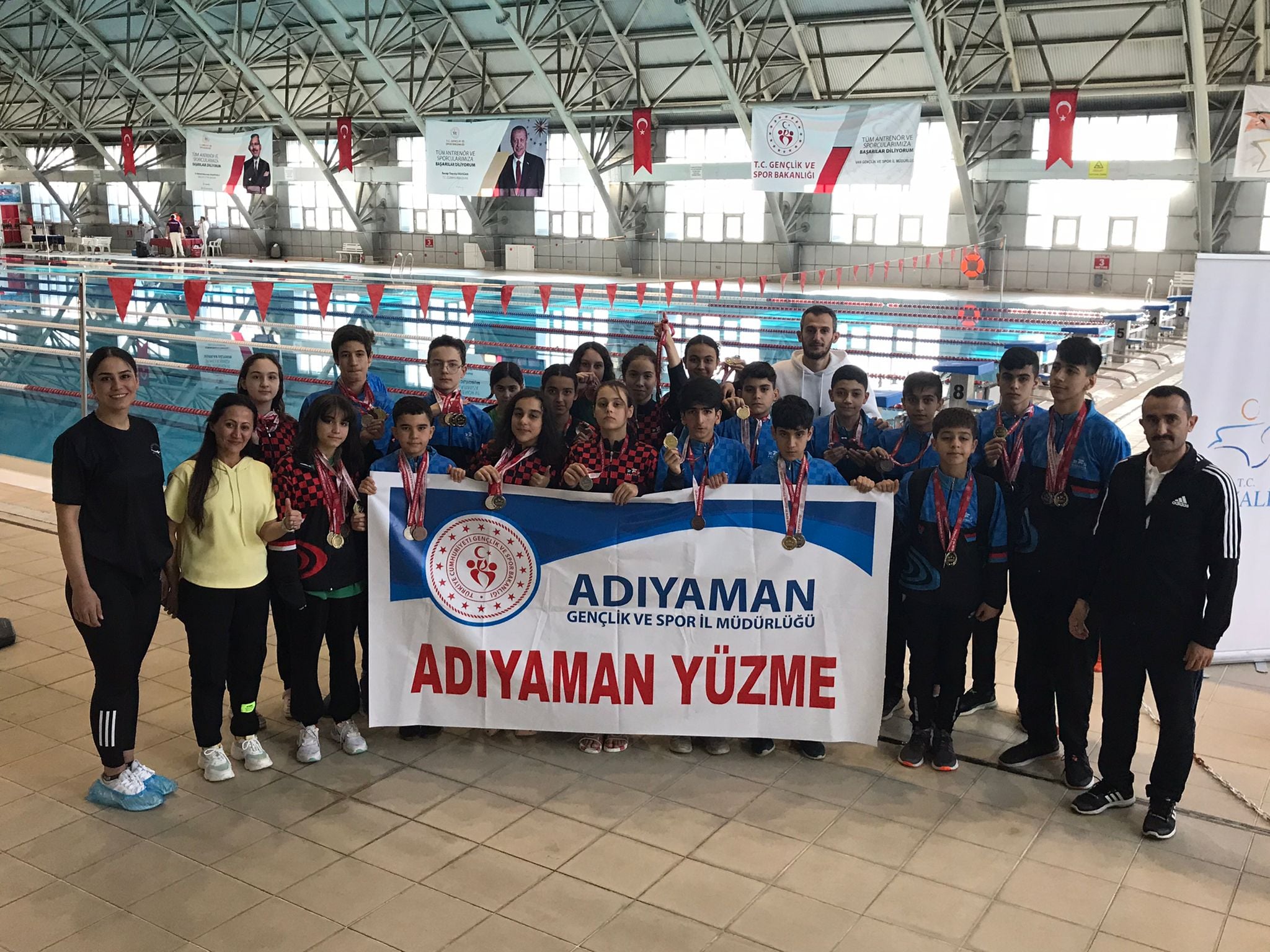 Yüzmede 76 Madalya Alarak Türkiye Finaline Yükseldik 