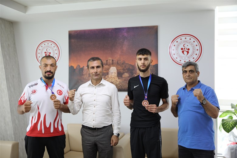 Demir Yumruklardan 1 Altın 1 Bronz Madalya