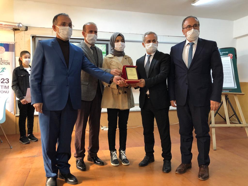 Elifnaz, Dünya Su Günü Yarışmasında Türkiye 2.si Oldu