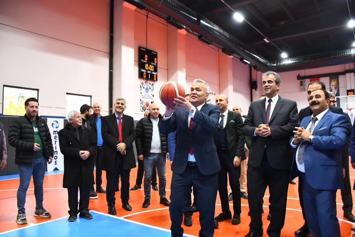 Erdemoğlu tarafından yapılan dev spor kompleksi törenle açıldı