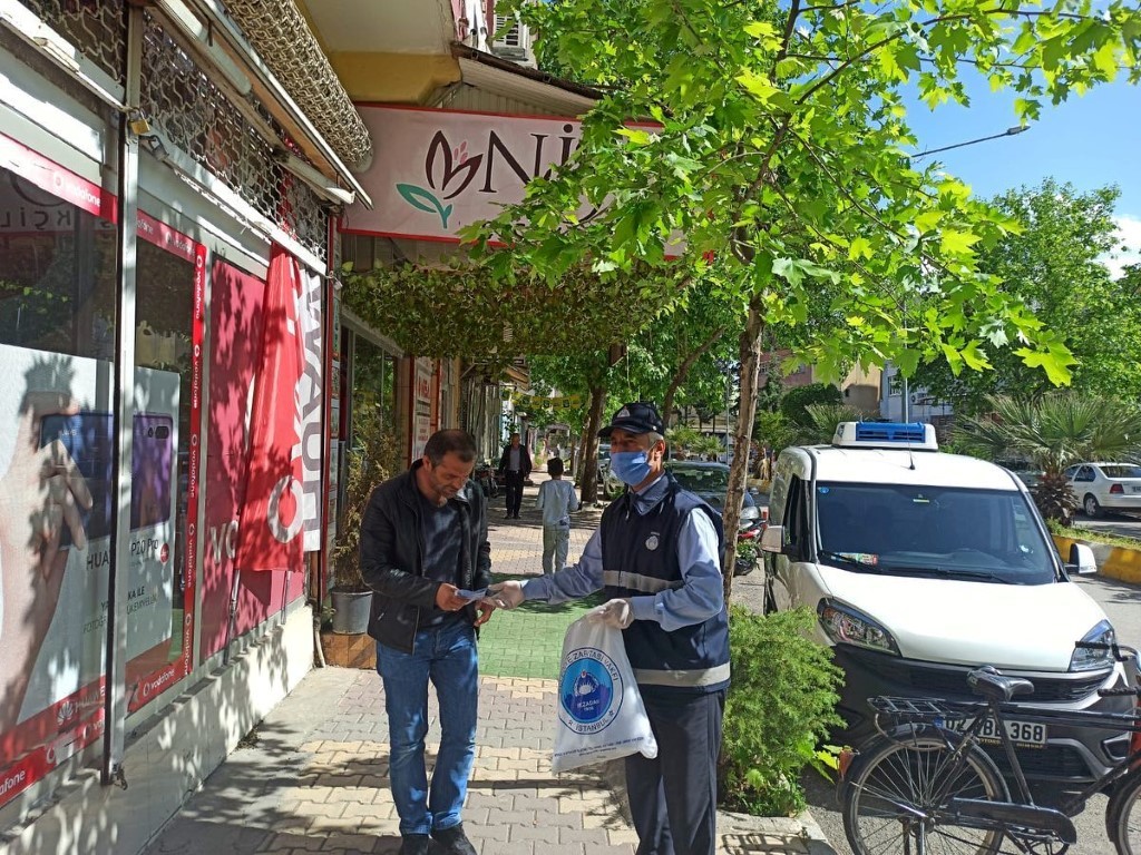 Belediye Ücretsiz Maske Dağıtımı Yapıyor