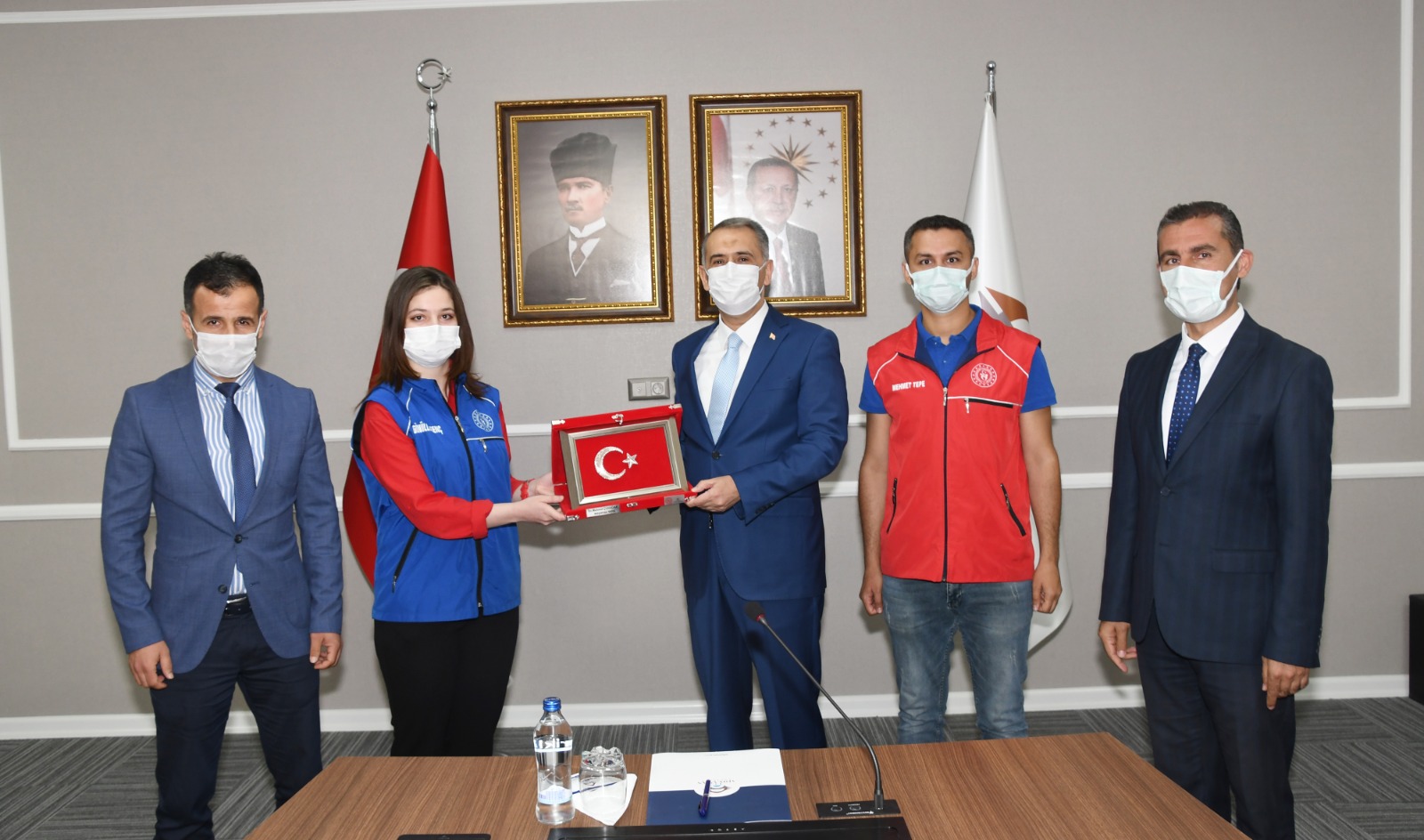Milli Sporculardan Vali Çuhadar'a Ziyaret