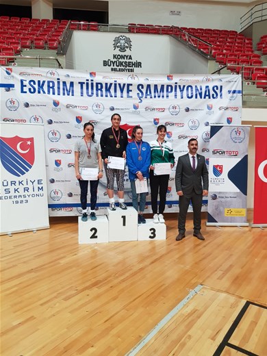 ESKRİM’DE BÜYÜK BAŞARI