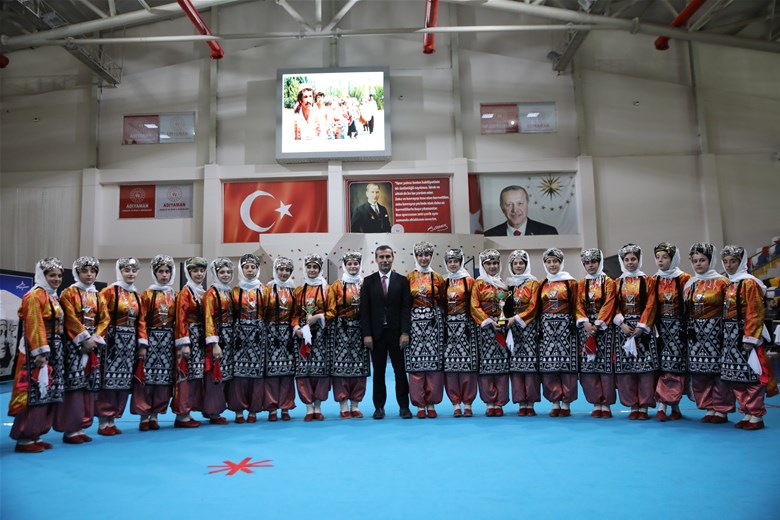 Halk Oyunları Yarışmaları Görsel Bir Şölene Dönüştü