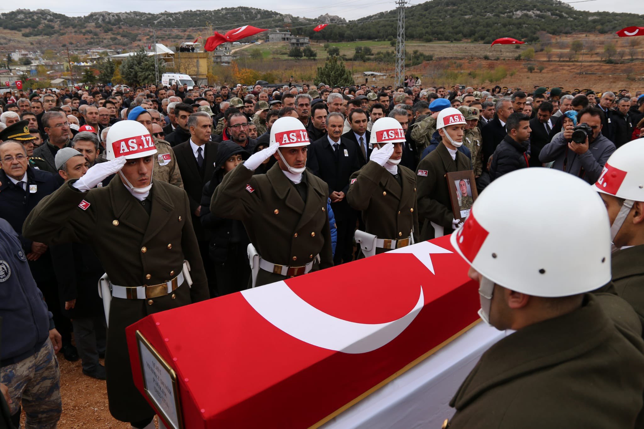 Adıyaman şehidini son yolculuğuna uğurladı