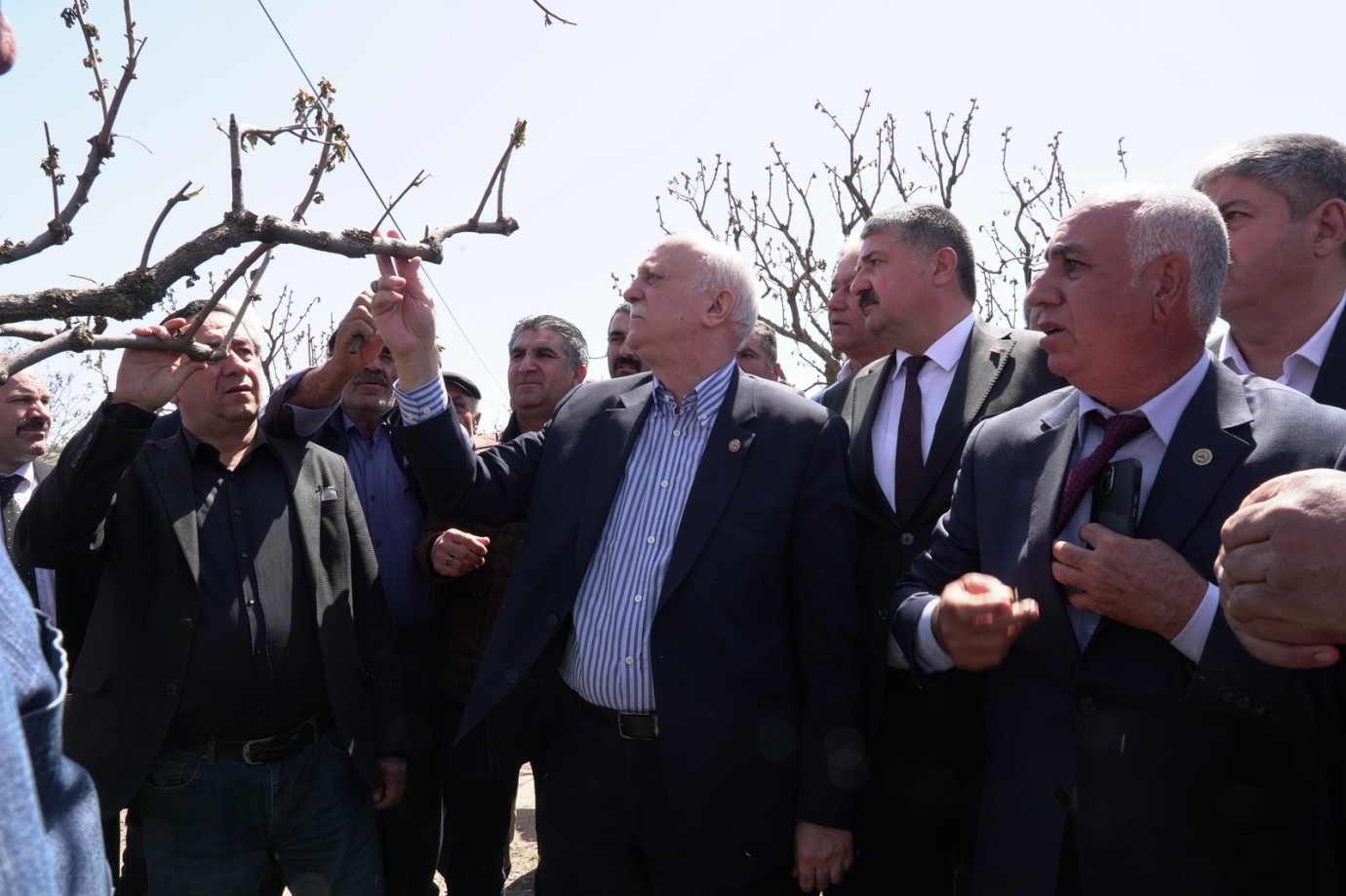 Bayraktar’dan Adıyaman’ın Besni ilçesinde zirai don incelemesi