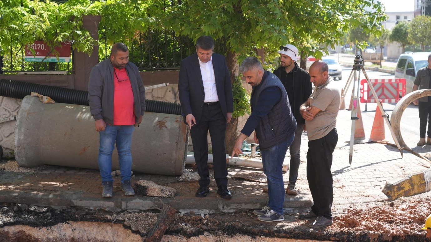 Cumhuriyet Mahallesi’nde yağmur suyu ve kanalizasyon hatları yenileniyor