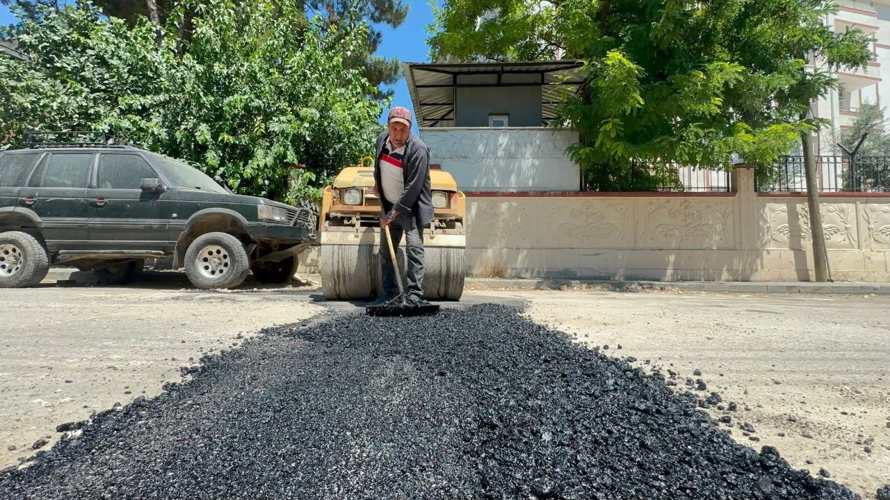 Adıyaman Belediyesi güvenli ve konforlu ulaşım için kent genelinde sahada