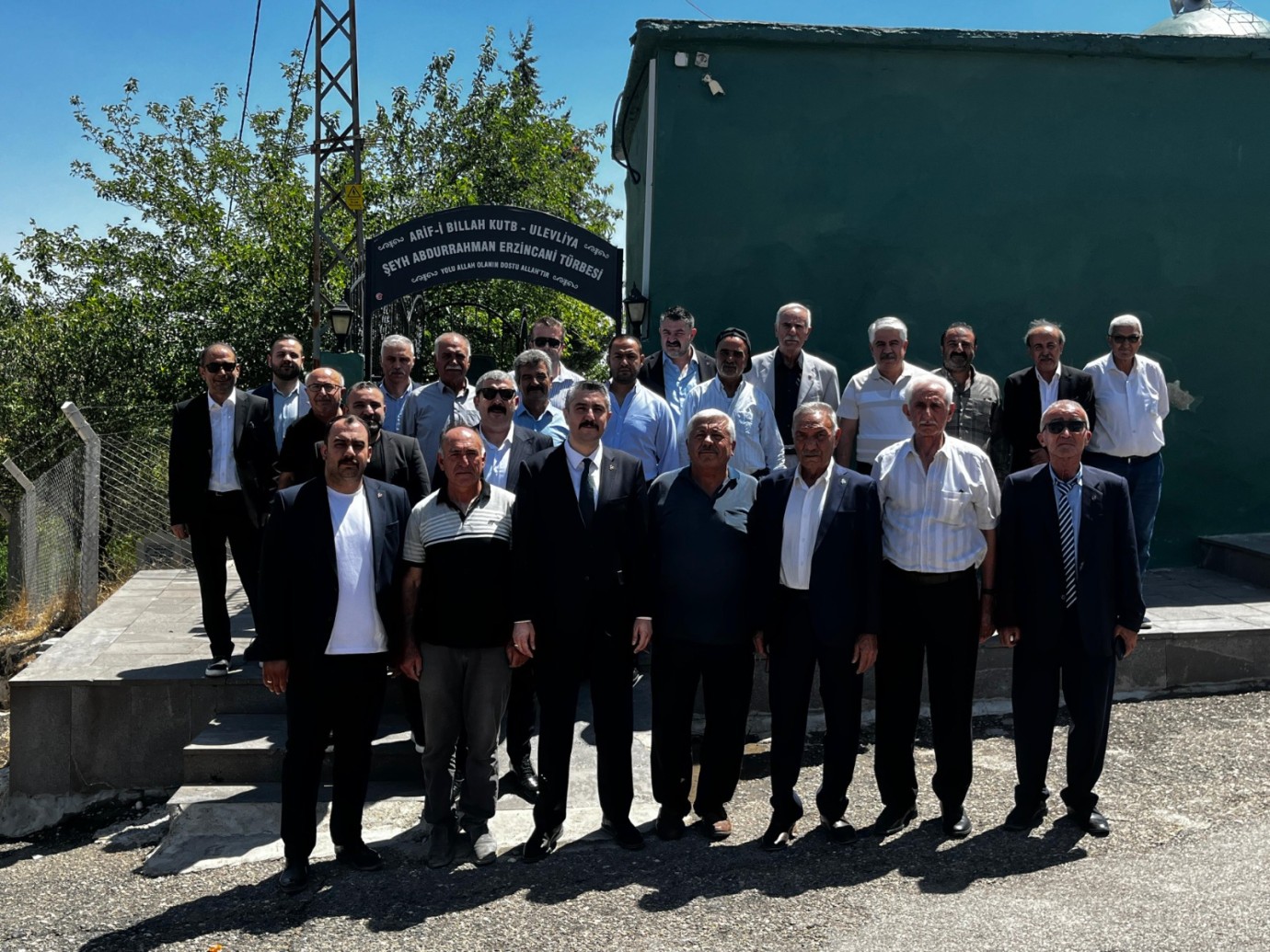 MHP'den Zey Köyüne Çıkartma