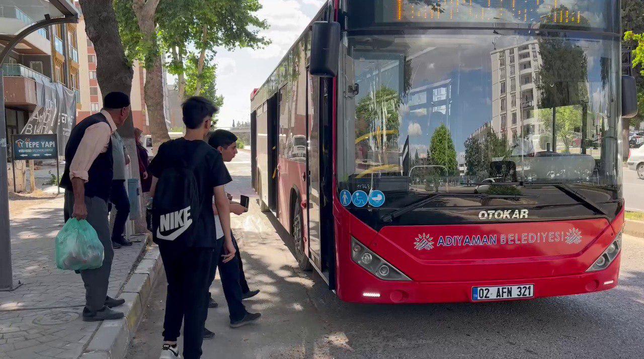 Adıyaman Belediyesi’nden deprem sonrası öğrencilere ücretsiz ulaşım