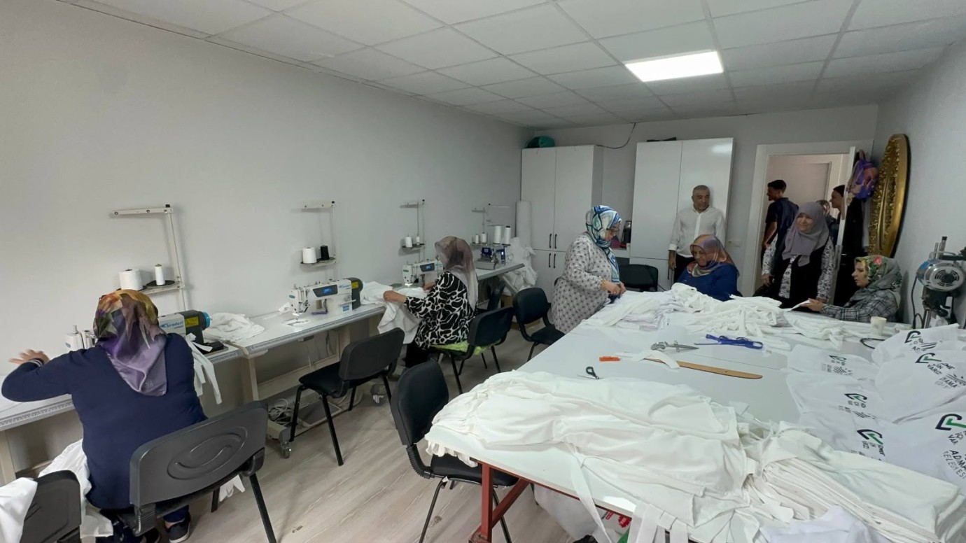Adıyaman Belediyesi’nden fırıncı esnafına 1000 adet önlük desteği