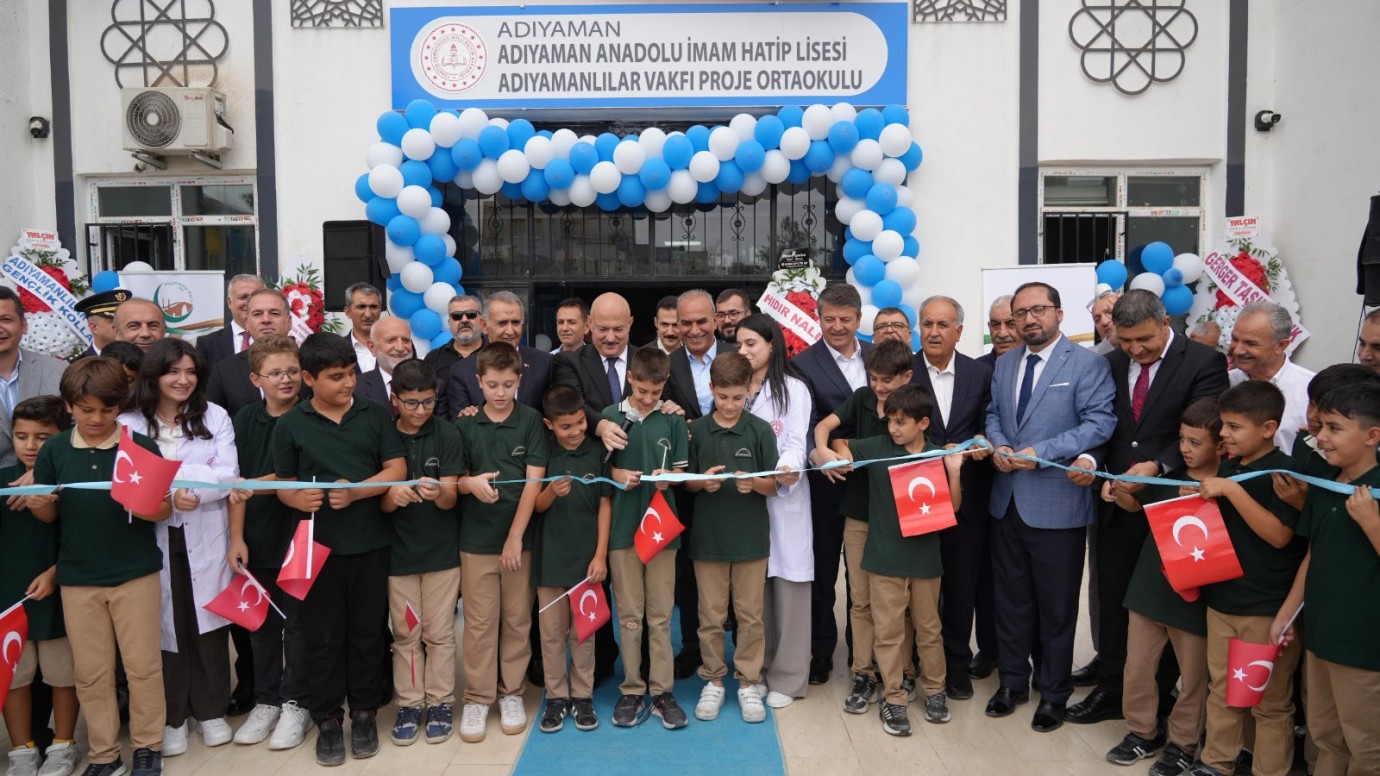 Adıyamanlılar Vakfı İmam Hatip Proje Ortaokulu törenle açıldı