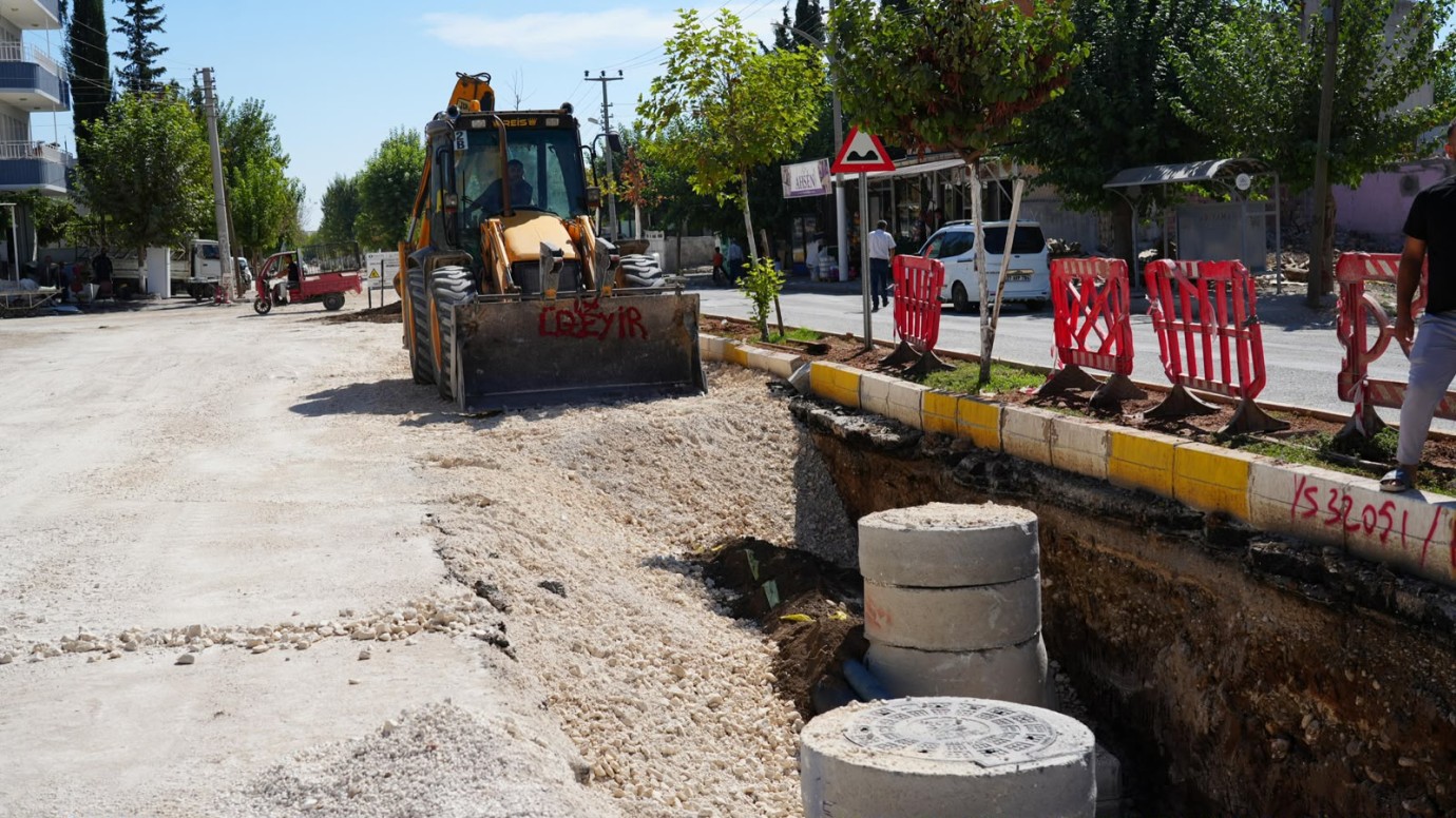 Eski Samsat Caddesi’nde kanalizasyon ve yağmur suyu hatları yenileniyor