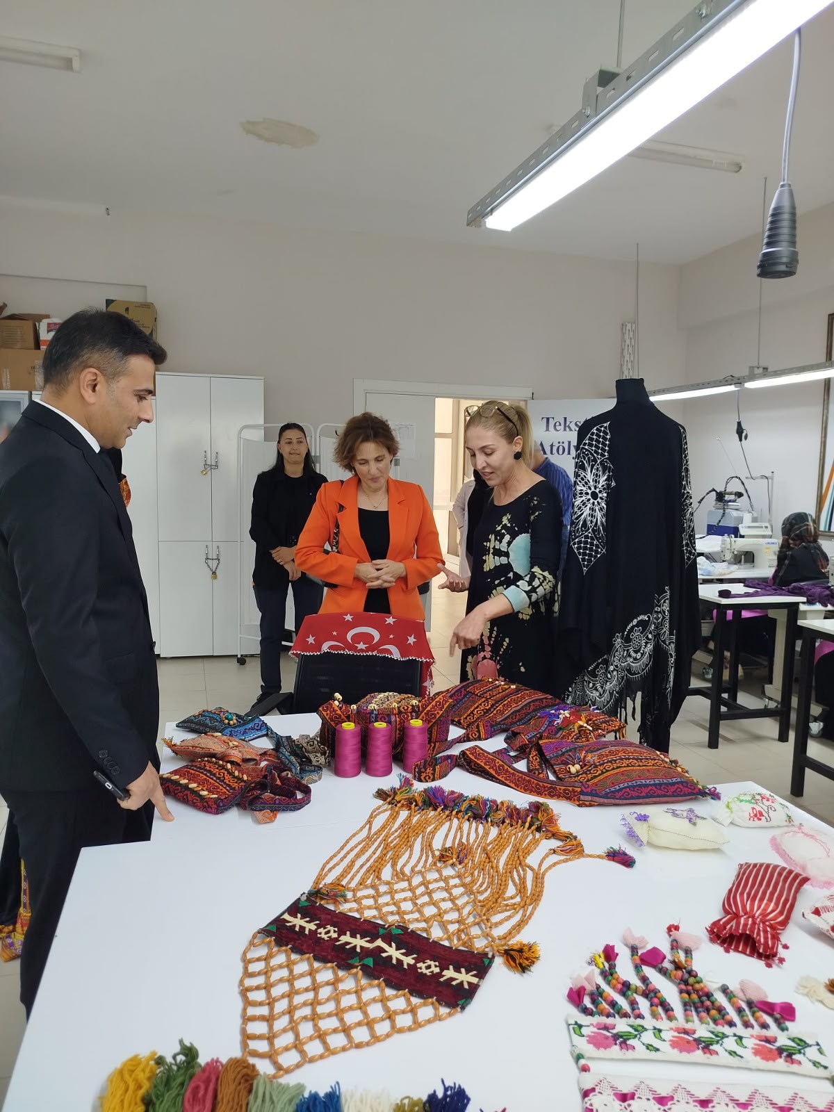 Vali Abdullah Küçük’ün eşi Sema Küçük’ten ADİMEK kursiyerlerine ziyaret