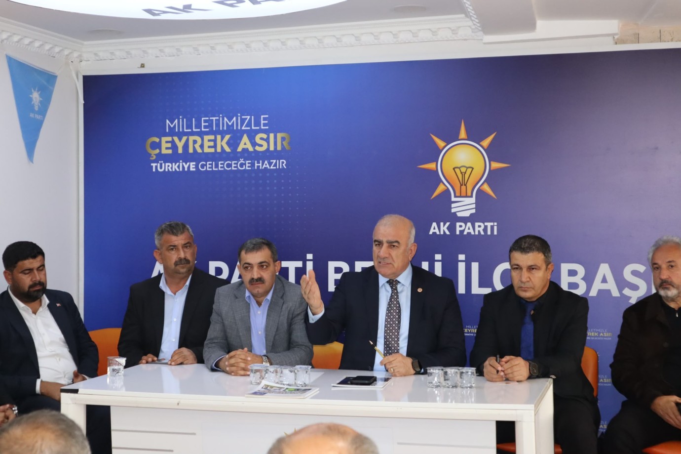 Milletvekili Özhan, Besni’de Muhtarlarla Buluştu